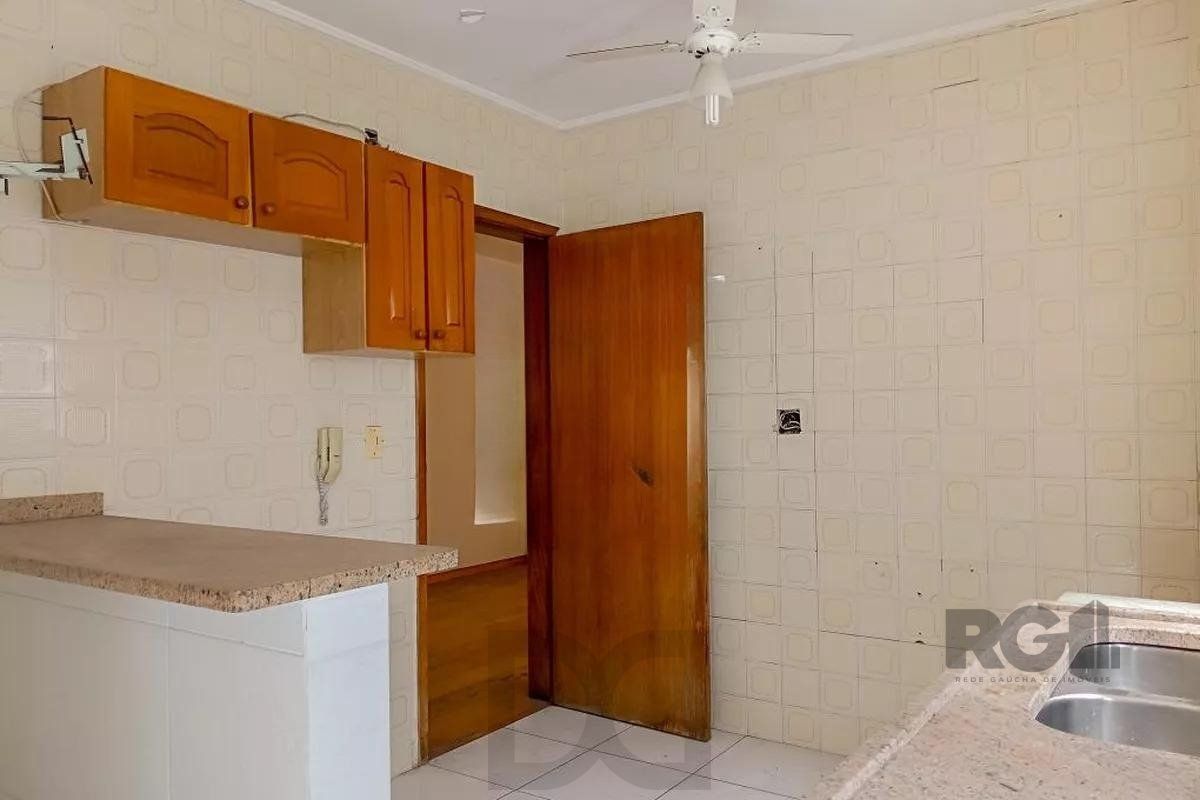 Apartamento amplo com dois dormitórios no bairro Rio Branco em Porto Alegre. — foto 1