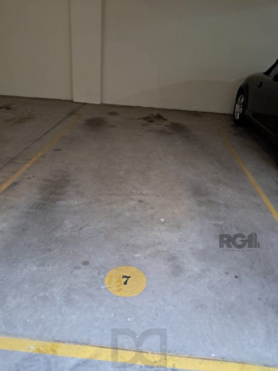 Apartamento de dois quartos, suíte e uma vaga de garagem no bairro Santana em Porto Alegre. — foto 2