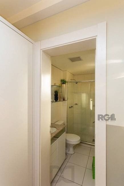 Excelente apartamento, finamente decorado e mobiliado, excelente iluminação, possuindo 03 dormitórios e 03 suites, sendo 01 master — foto 26
