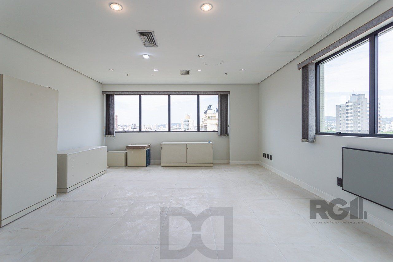 Sala comercial e uma vaga de garagem no bairro Menino Deus em Porto Alegre — foto 1