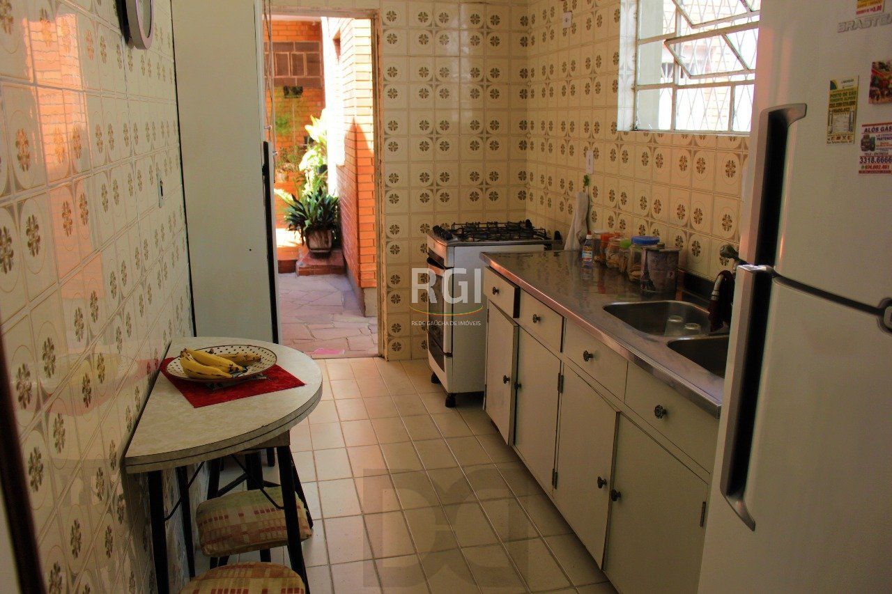 Casa para Venda - 208m², 3 dormitórios, 1 vaga - Partenon — foto 3