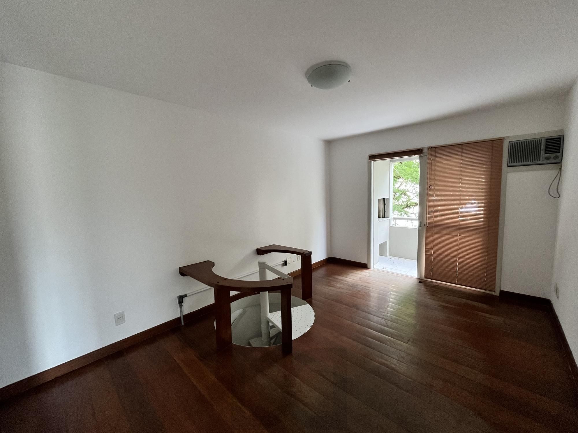 Apartamento de 1 quarto com sacada e 1 vaga de garagem no bairro Farroupilha — foto 19