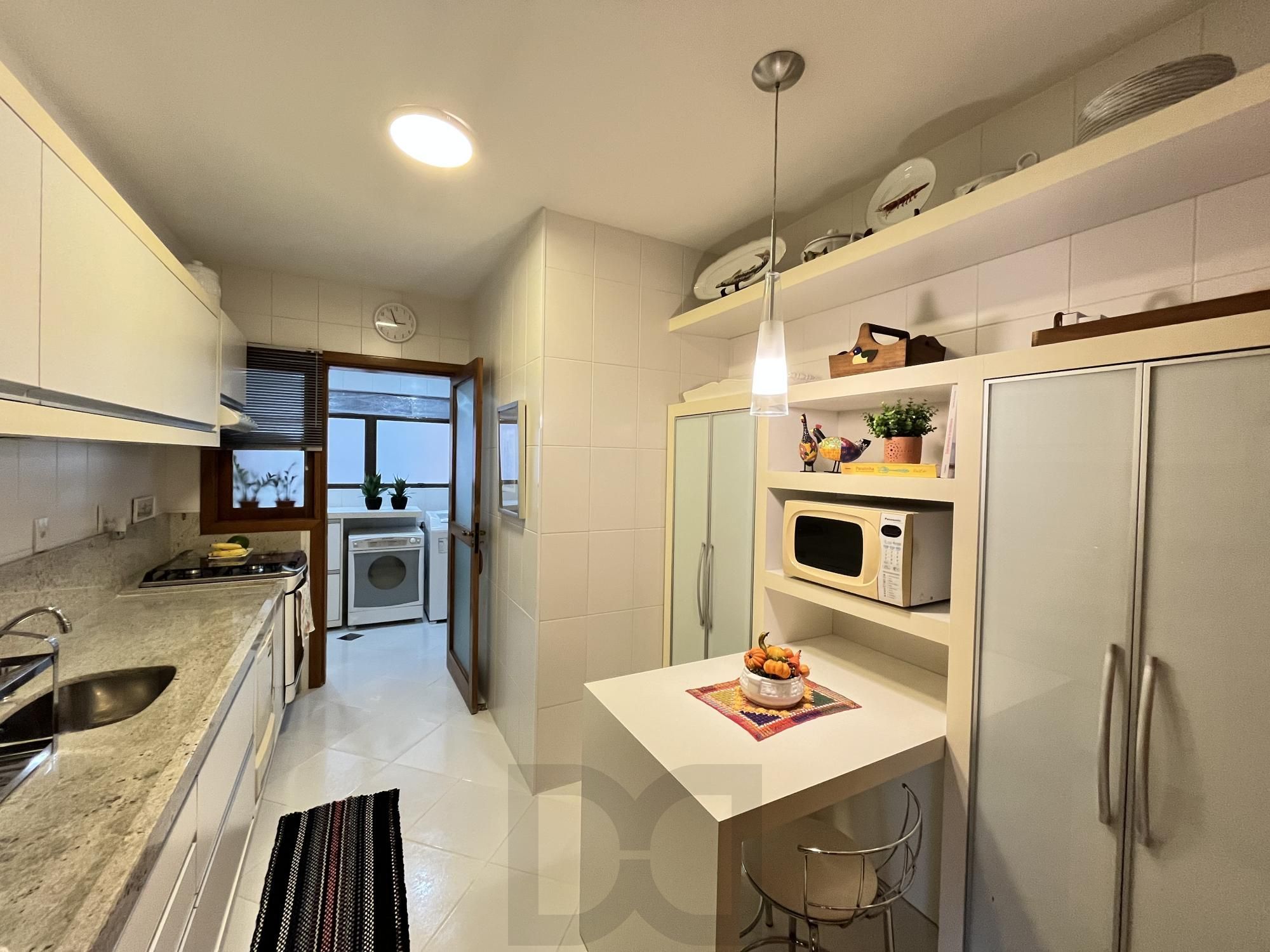 Apartamento de 3 quartos, suíte e 4 vagas de garagem no bairro Rio Branco em POA — foto 17