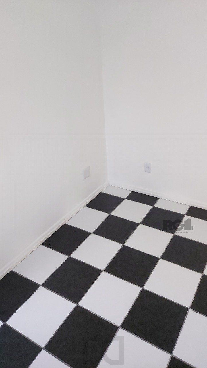 Apartamento de dois dormitórios com uma vaga de garagem no bairro Cristal em Porto Alegre. — foto 28