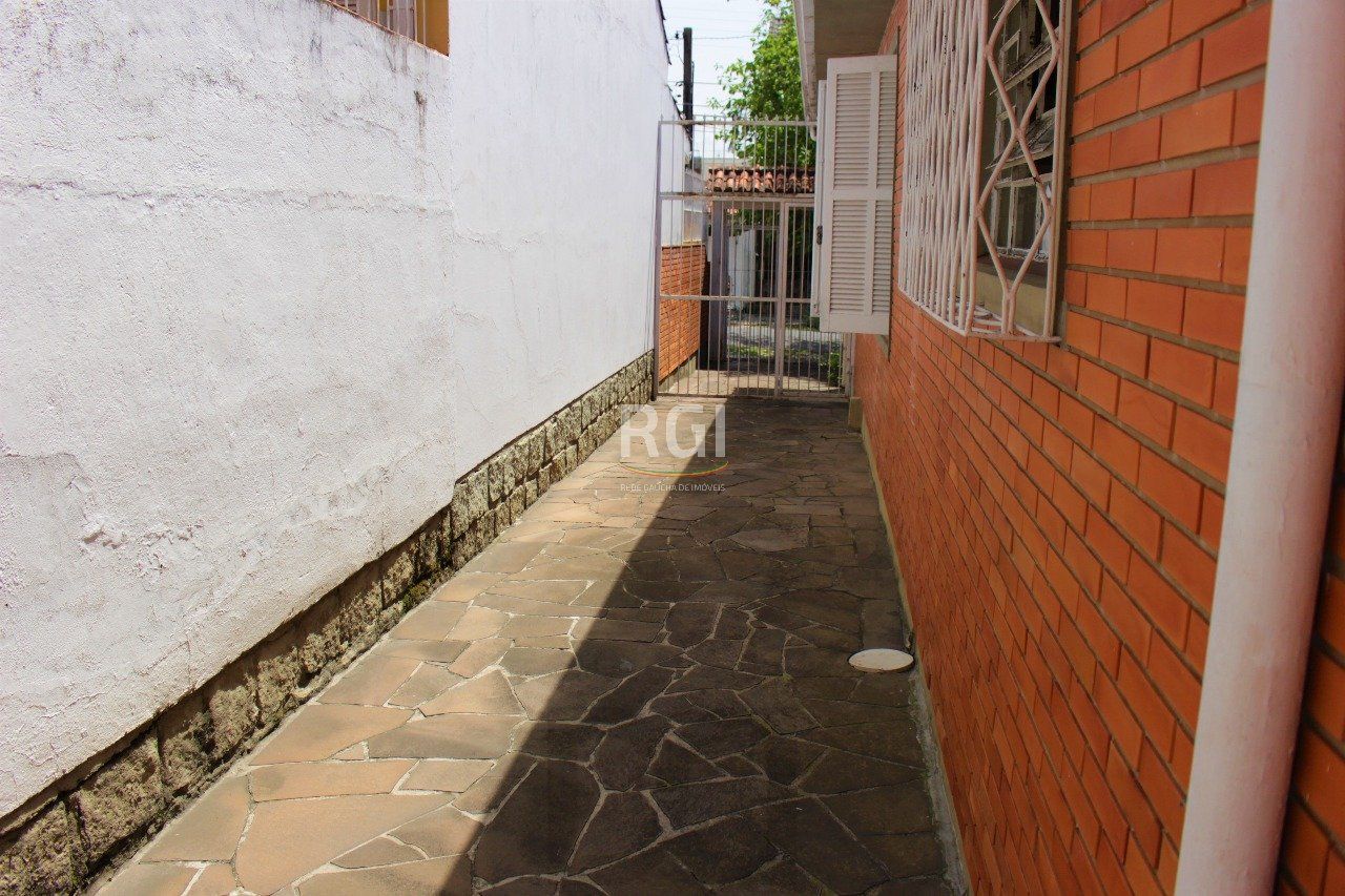 Casa para Venda - 208m², 3 dormitórios, 1 vaga - Partenon — foto 11
