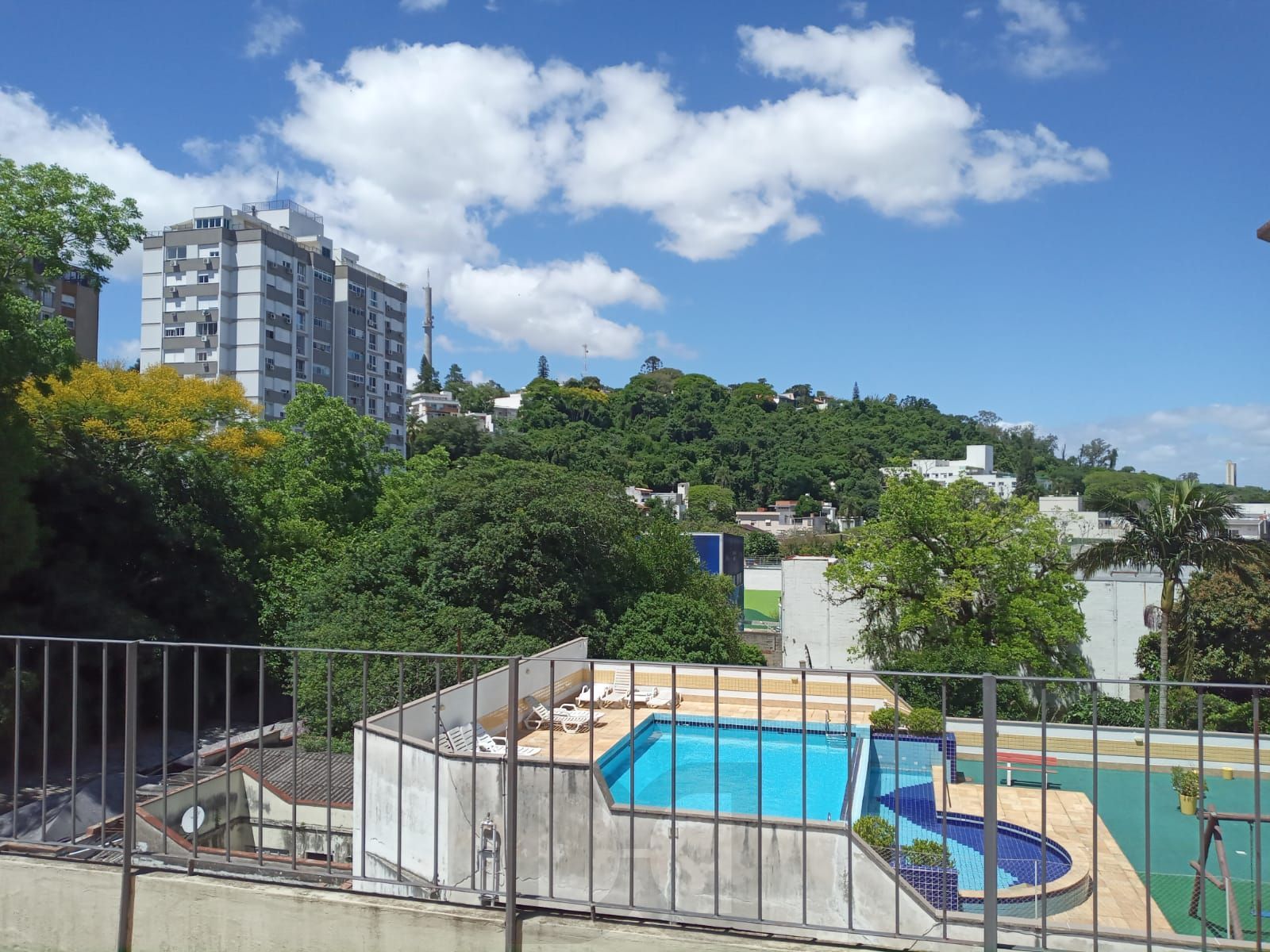 Cobertura de 2 quartos, 2 banheiros e 1 vaga de garagem no bairro Menino Deus — foto 1