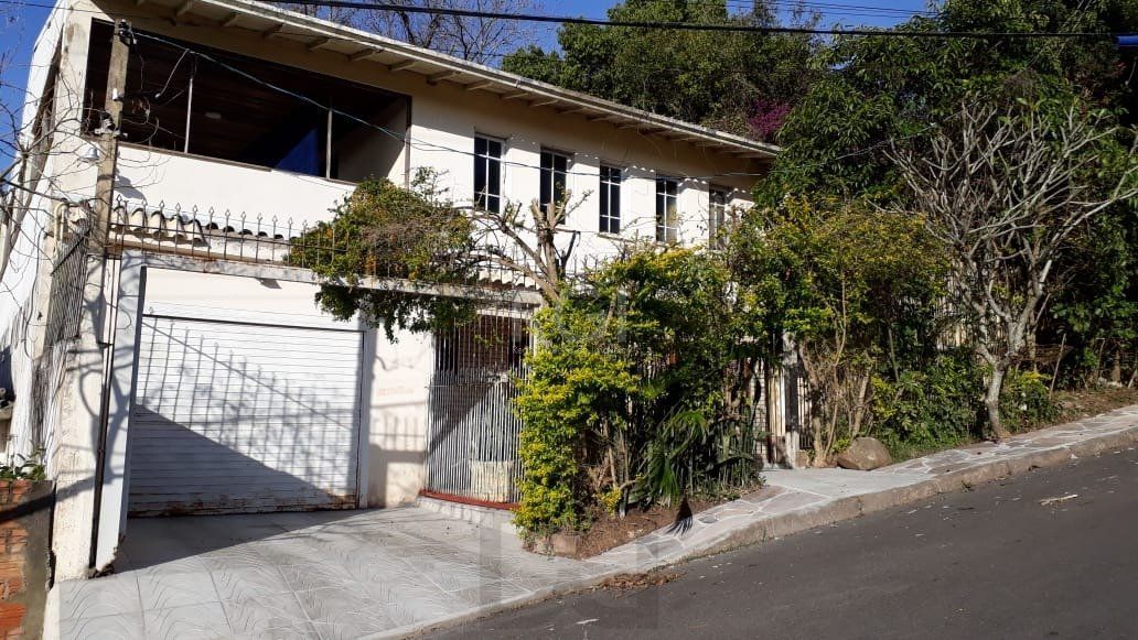 Casa para Venda - 230.45m², 4 dormitórios, sendo 1 suites, 3 vagas - Ponta Grossa — foto 1