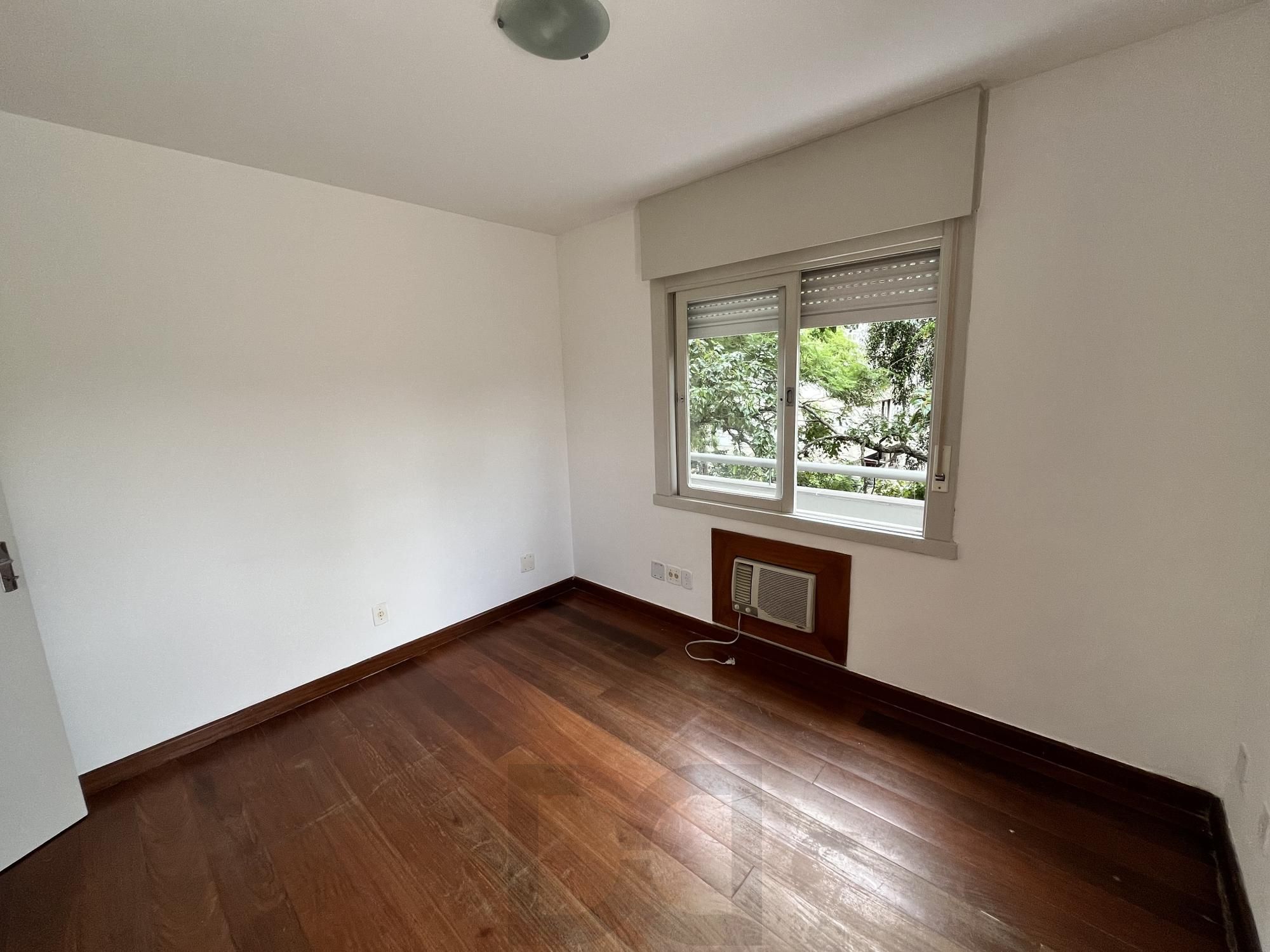 Apartamento de 1 quarto com sacada e 1 vaga de garagem no bairro Farroupilha — foto 14