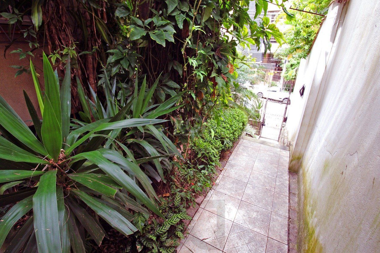 Casa para Venda - 464.5m², 3 dormitórios, sendo 1 suites, 3 vagas - Petrópolis — foto 31