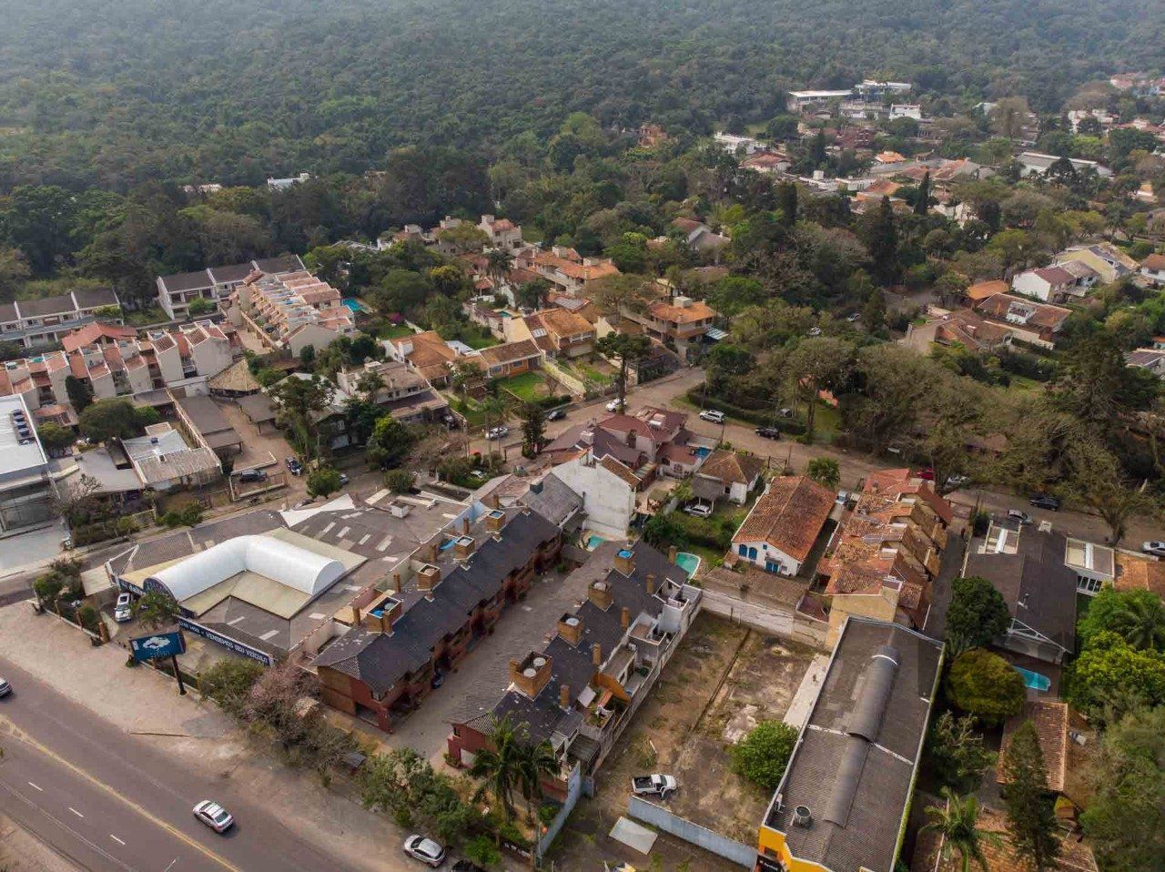 Casa em condomínio fechado, 3 dormitórios, suíte e duas vagas de garagem — foto 44