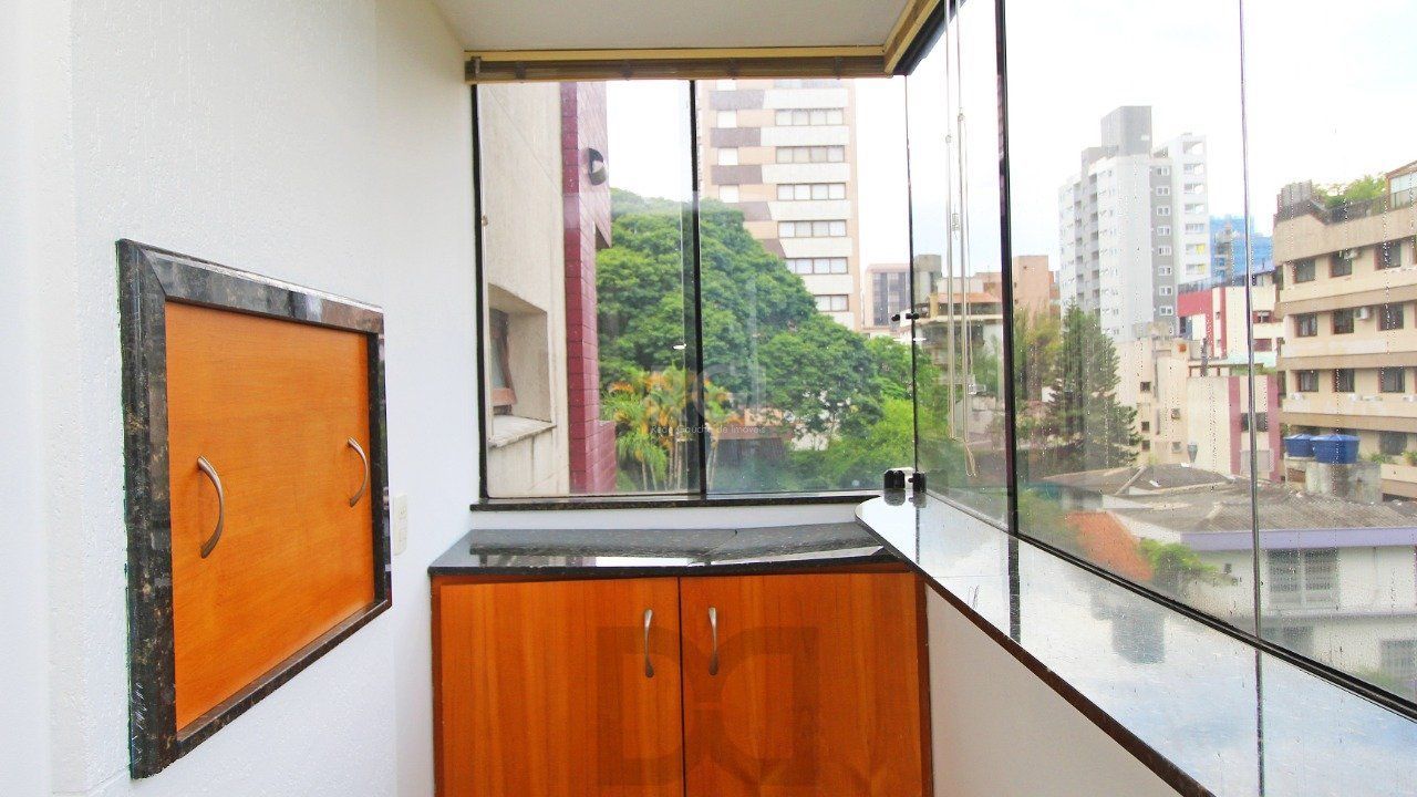 Apartamento de dois dormitórios e uma vaga de garagem na Rua Marcelo Gama, bairro Auxiliadora em Porto Alegre. — foto 9
