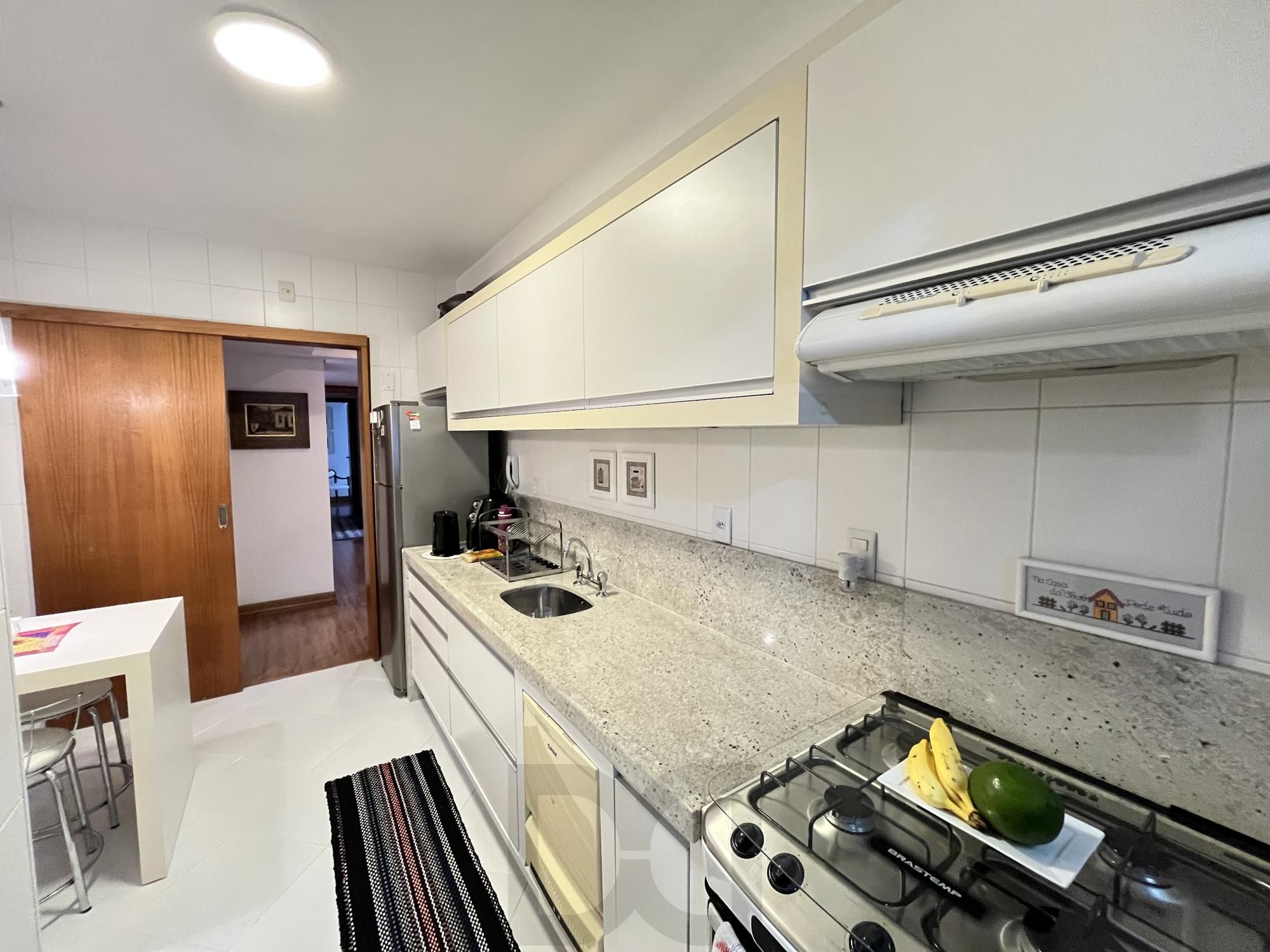 Apartamento de 3 quartos, suíte e 4 vagas de garagem no bairro Rio Branco em POA — foto 18