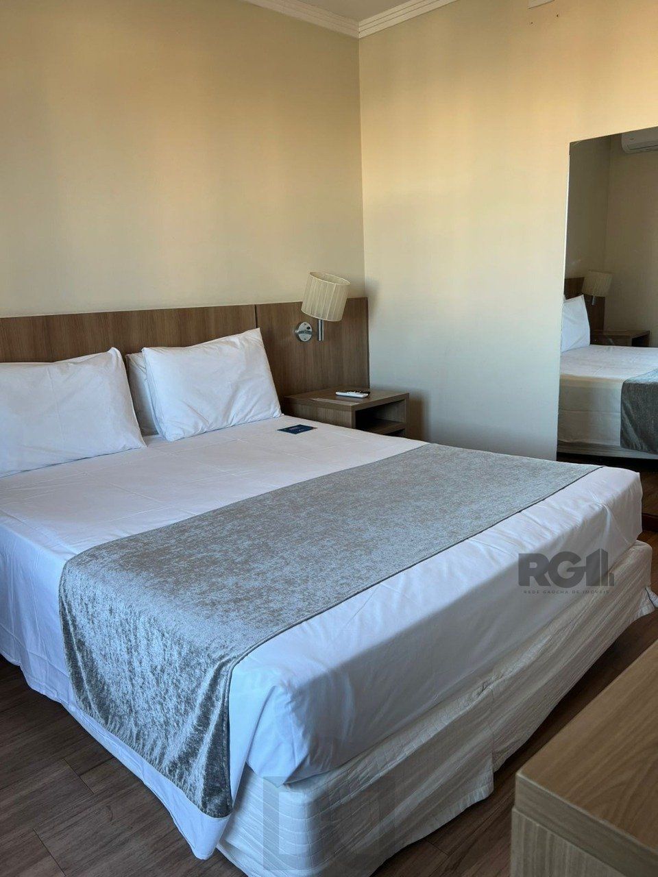 Flat semimobiliado, uma vaga, no bairro Praia de Belas em Porto Alegre — foto 8