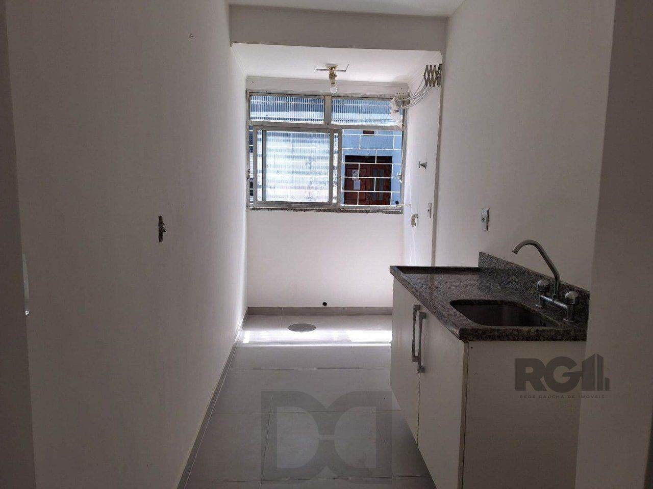 Apartamento térreo de um dormitório transformado em dois dormitórios — foto 8