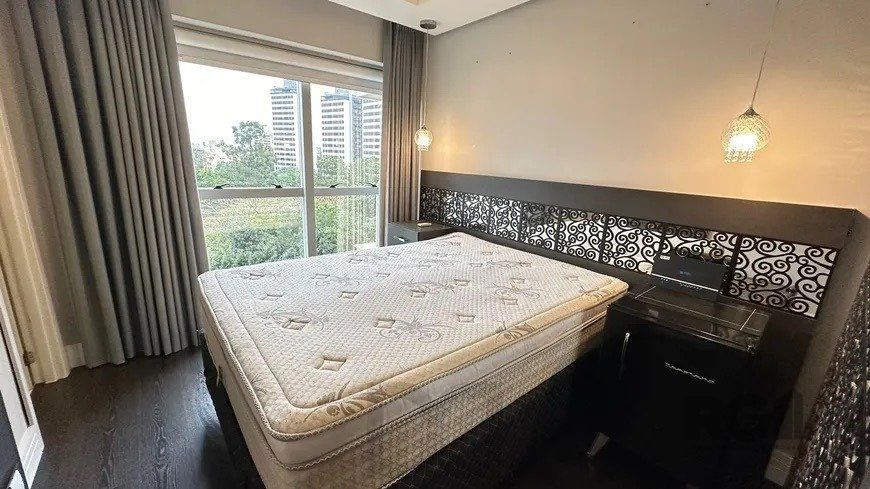 Apartamento 2 dormitórios, sendo 1 suíte, 77 m² de área privativa e 2 vaga(s) de garagem. Localizado na Rua Mario Antunes da Cunha, no bairro Petrópolis em Porto Alegre. — foto 29