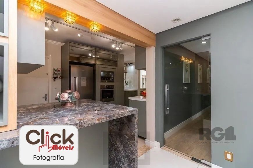 Apartamento 4 dormitórios, sendo 1 suíte, 193 m² de área privativa e 2 vaga(s) de garagem. Localizado na Rua/Av. Carlos Gomes, no bairro Auxiliadora em Porto Alegre. — foto 27