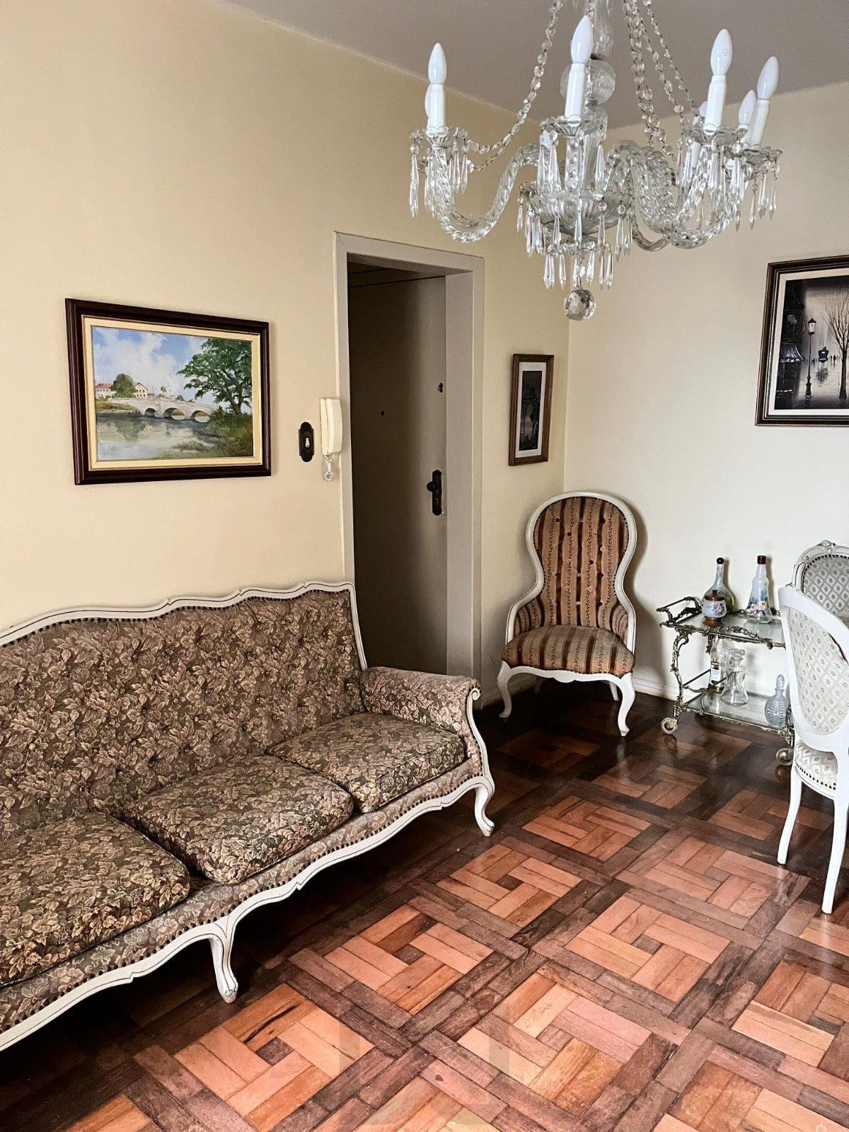 Apartamento de 2 quartos e 2 banheiros no bairro Menino Deus em Porto Alegre — foto 3