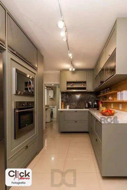 Apartamento 4 dormitórios, sendo 1 suíte, 193 m² de área privativa e 2 vaga(s) de garagem. Localizado na Rua/Av. Carlos Gomes, no bairro Auxiliadora em Porto Alegre. — foto 29