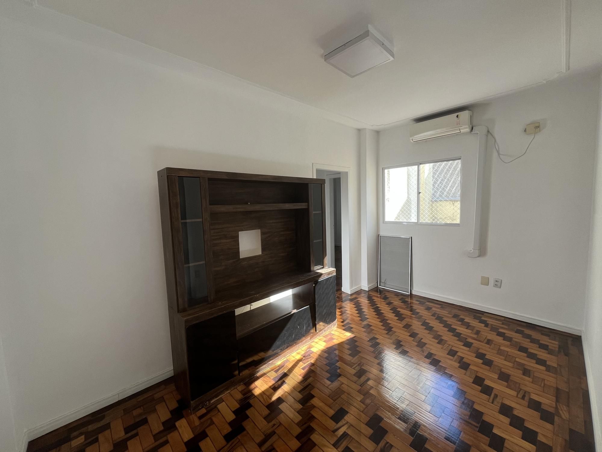 Reformado! Apartamento de 2 quartos no centro de Porto Alegre — foto 1