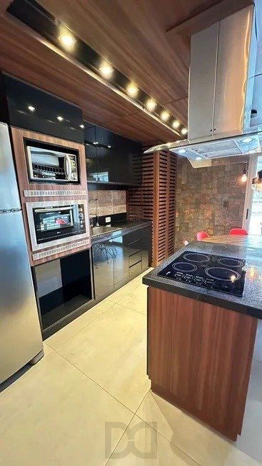 Apartamento 2 dormitórios, sendo 1 suíte, 77 m² de área privativa e 2 vaga(s) de garagem. Localizado na Rua Mario Antunes da Cunha, no bairro Petrópolis em Porto Alegre. — foto 6