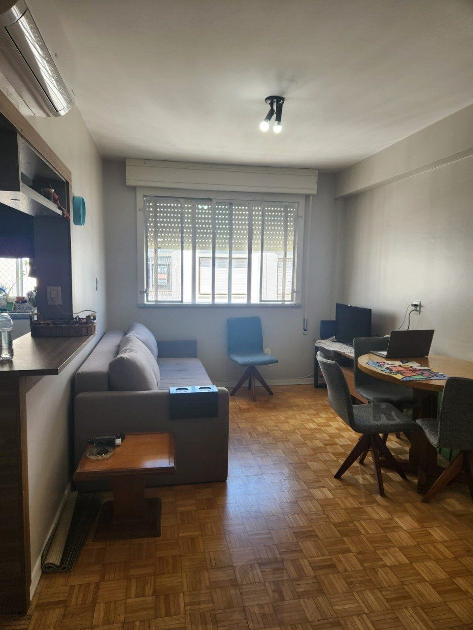 Apartamento de 1 quarto e uma vaga de garagem no bairro Floresta em Porto Alegre — foto 1