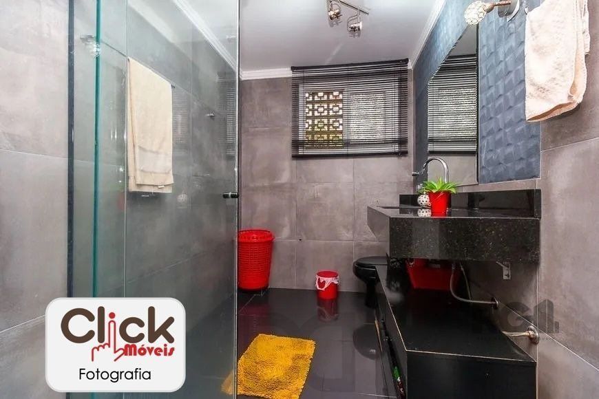 Apartamento 4 dormitórios, sendo 1 suíte, 193 m² de área privativa e 2 vaga(s) de garagem. Localizado na Rua/Av. Carlos Gomes, no bairro Auxiliadora em Porto Alegre. — foto 17