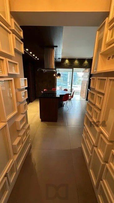 Apartamento 2 dormitórios, sendo 1 suíte, 77 m² de área privativa e 2 vaga(s) de garagem. Localizado na Rua Mario Antunes da Cunha, no bairro Petrópolis em Porto Alegre. — foto 4
