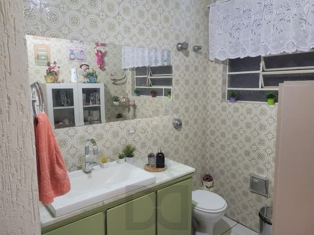 Apartamento de três dormitórios no bairro Rio Branco em Porto Alegre. — foto 9