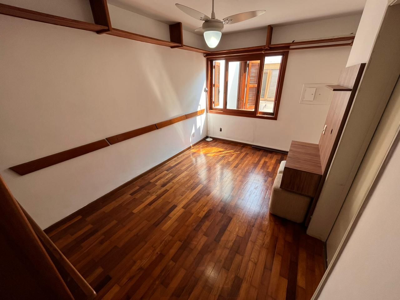 Apartamento de dois quartos e uma vaga de garagem no bairro Petrópolis em POA/RS — foto 3