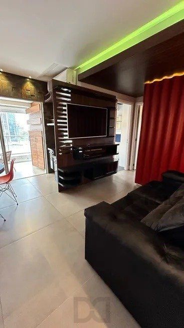 Apartamento 2 dormitórios, sendo 1 suíte, 77 m² de área privativa e 2 vaga(s) de garagem. Localizado na Rua Mario Antunes da Cunha, no bairro Petrópolis em Porto Alegre. — foto 7