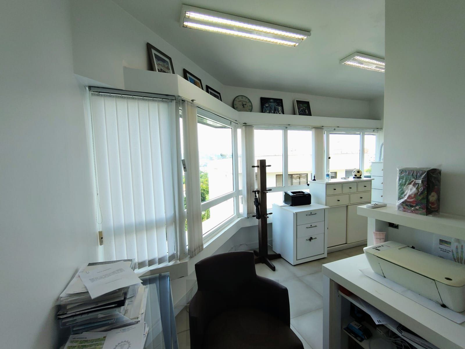 Sala ampla pois é ligada a outra ao lado do Colégio Santa Inês perto do Zaffari. — foto 6