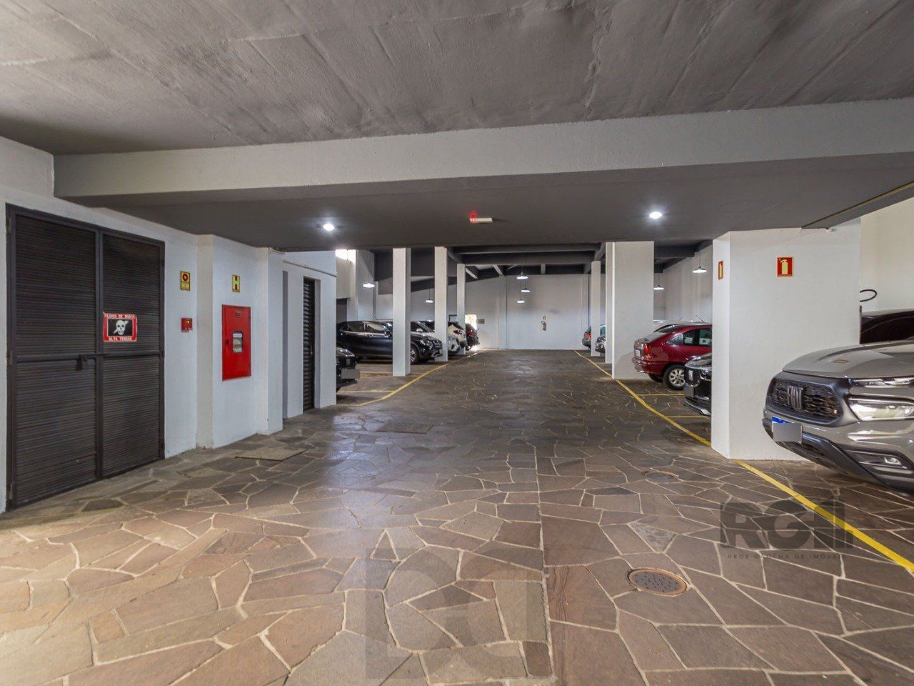 Sala comercial e uma vaga de garagem no bairro Menino Deus em Porto Alegre — foto 17