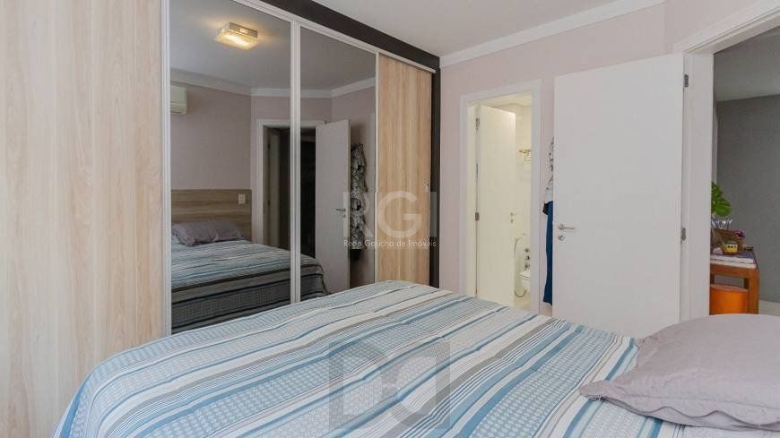 Apartamento de 3 dormitórios e 1 suíte no bairro Floresta em Porto Alegre — foto 12