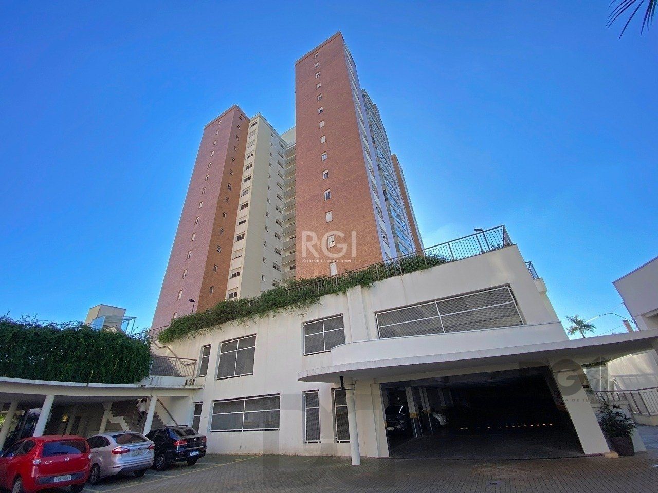 Excelente apartamento, finamente decorado e mobiliado, excelente iluminação, possuindo 03 dormitórios e 03 suites, sendo 01 master — foto 12
