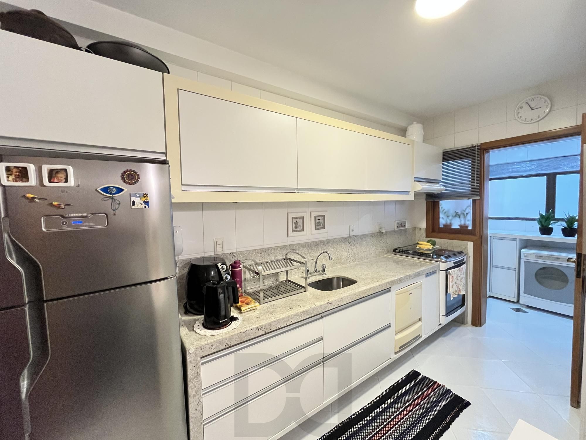 Apartamento de 3 quartos, suíte e 4 vagas de garagem no bairro Rio Branco em POA — foto 15