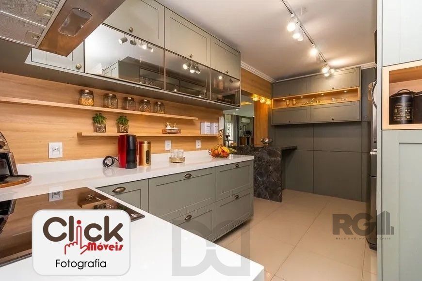 Apartamento 4 dormitórios, sendo 1 suíte, 193 m² de área privativa e 2 vaga(s) de garagem. Localizado na Rua/Av. Carlos Gomes, no bairro Auxiliadora em Porto Alegre. — foto 31