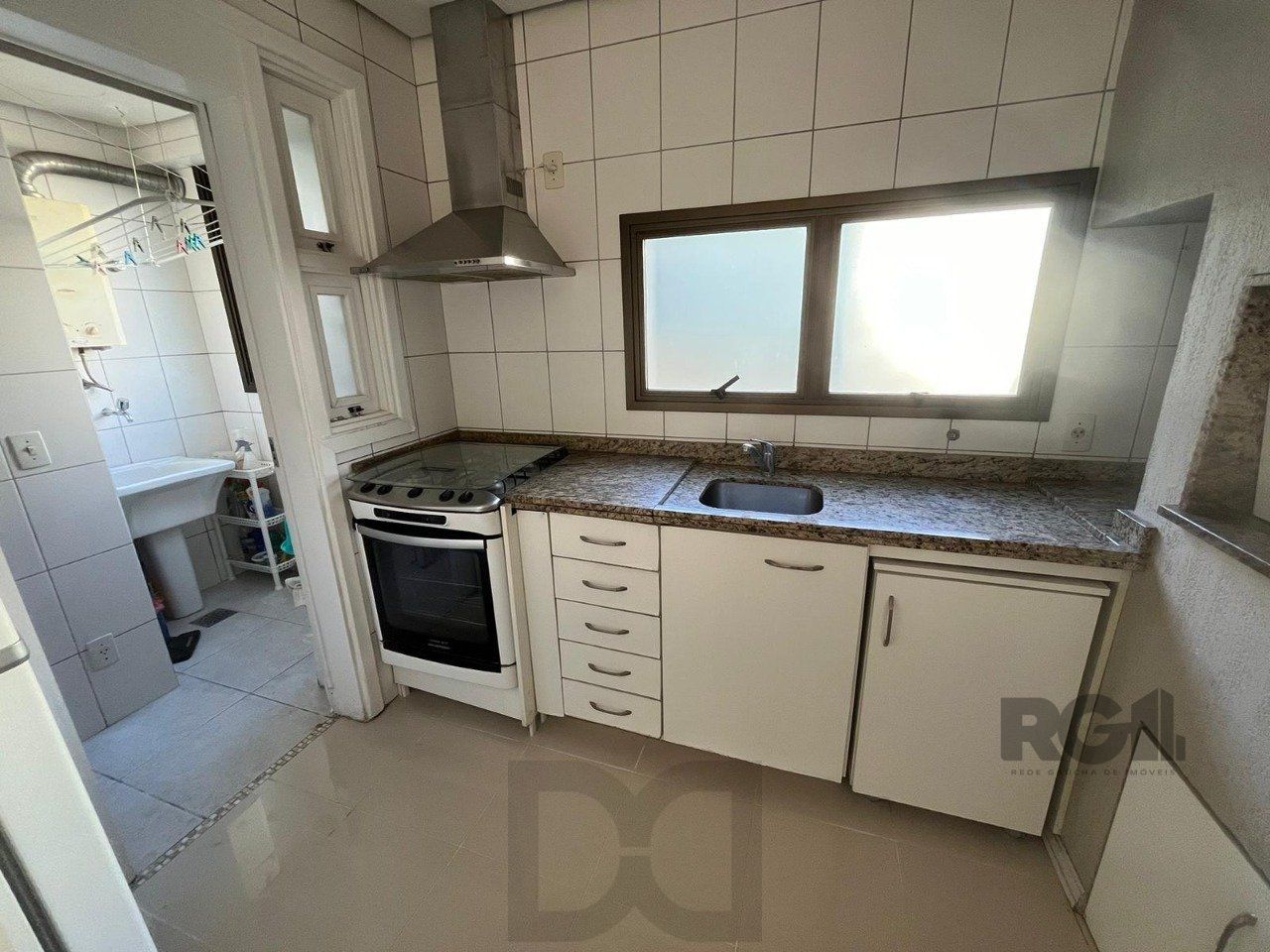 Apartamento de três quartos, suíte, churrasqueira e duas vagas de garagem (box duplo) no bairro Auxiliadora em Porto Alegre. — foto 12
