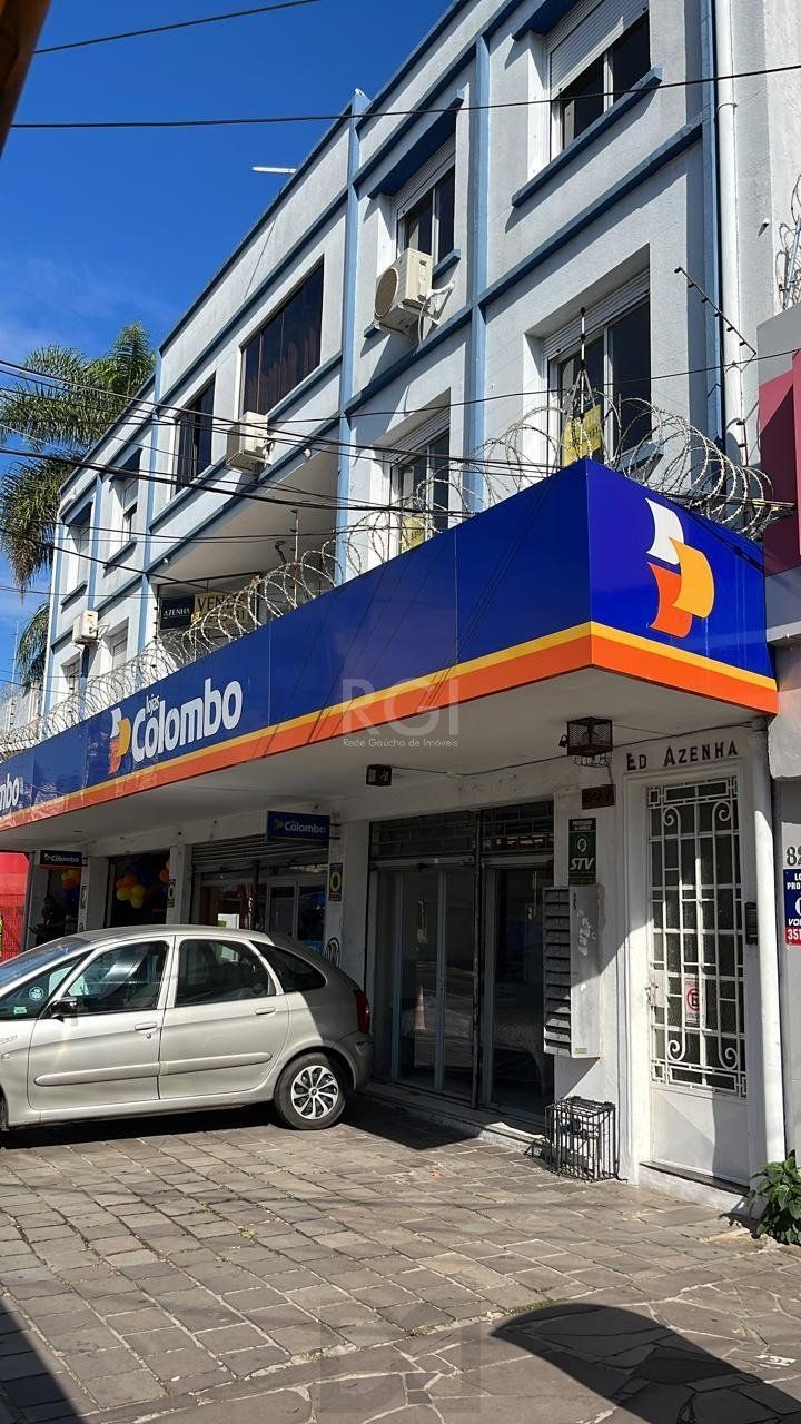 Apartamento de dois dormitórios, banheiro e sala no bairro Azenha Porto Alegre. — foto 1