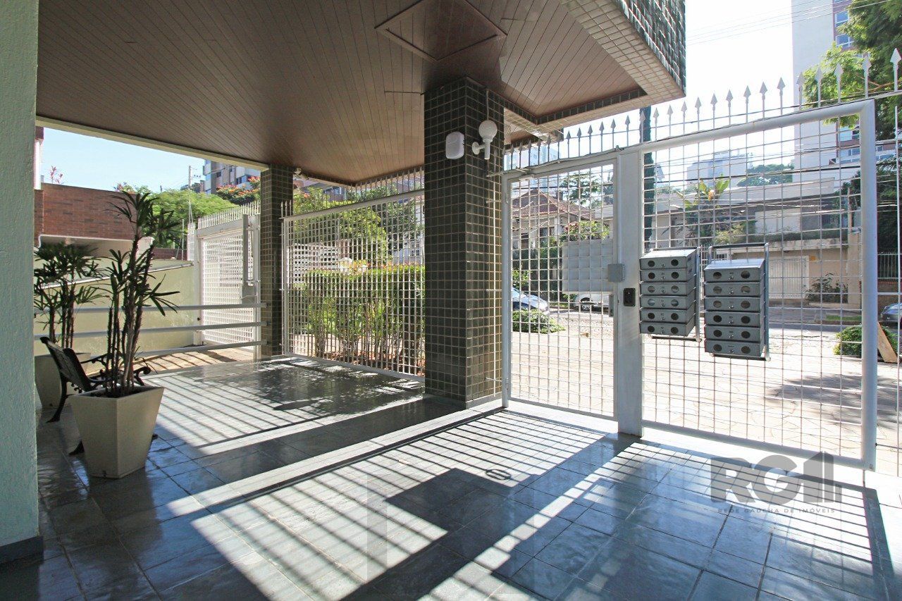 Apartamento de 3 dormitórios, suíte e 2 vagas de garagem no bairro Petrópolis em Porto Alegre — foto 33