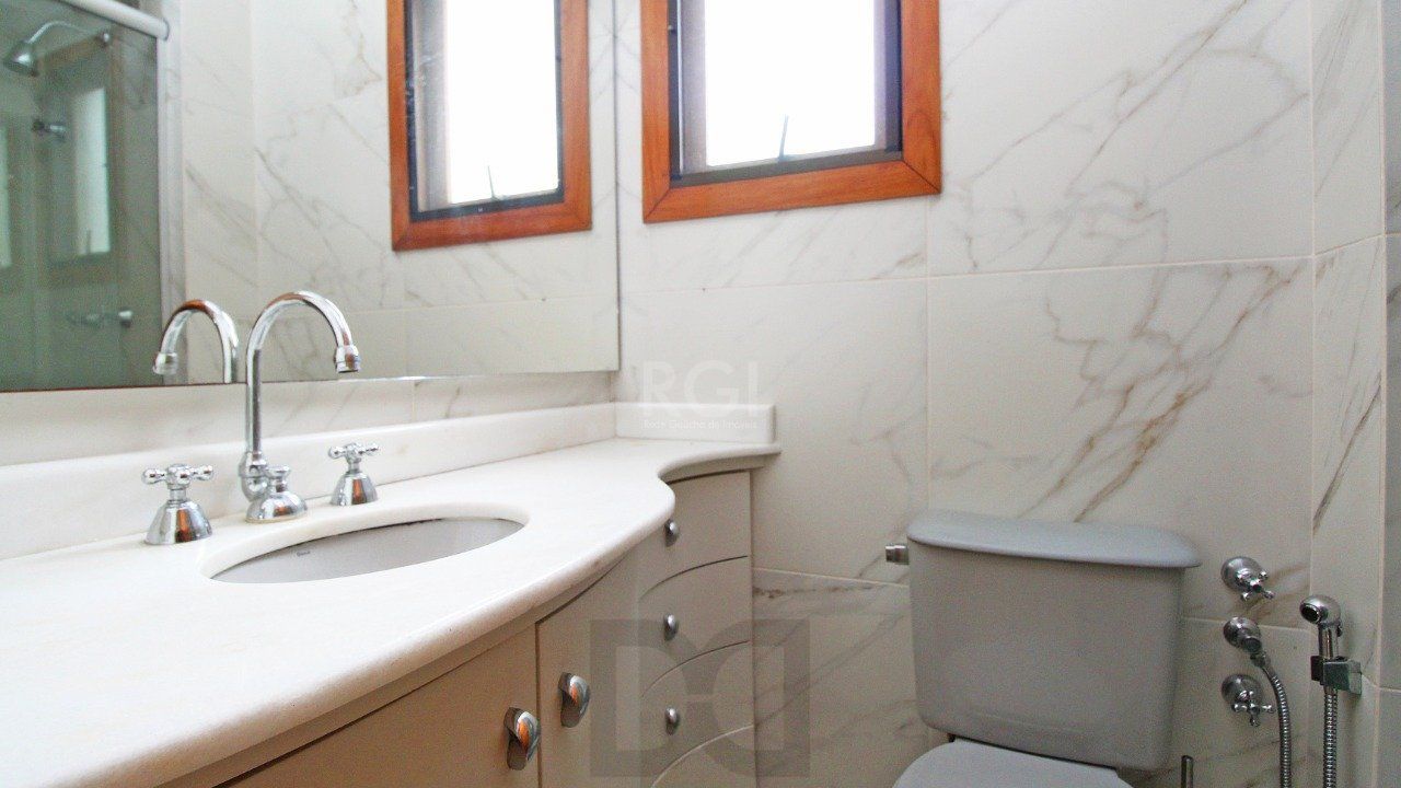 Apartamento de dois dormitórios e uma vaga de garagem na Rua Marcelo Gama, bairro Auxiliadora em Porto Alegre. — foto 31