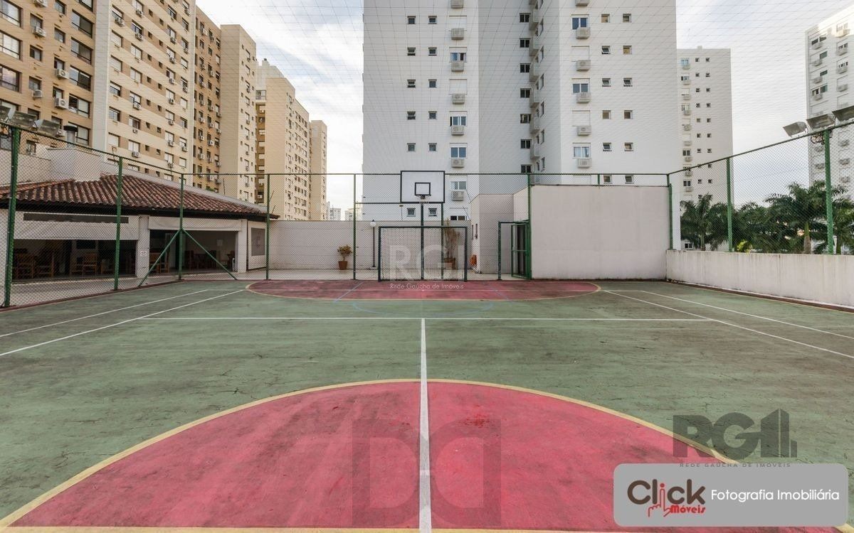 Vende apartamento desocupado, andar alto, mobiliado, living de dois ambientes, no Passo da Areia - Porto Alegre — foto 7