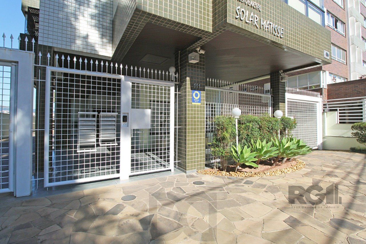 Apartamento de 3 dormitórios, suíte e 2 vagas de garagem no bairro Petrópolis em Porto Alegre — foto 3