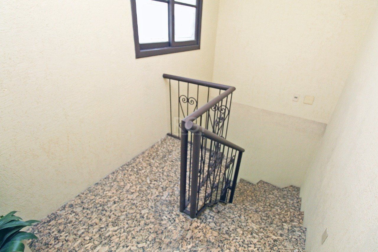 Casa para Venda - 464.5m², 3 dormitórios, sendo 1 suites, 3 vagas - Petrópolis — foto 24