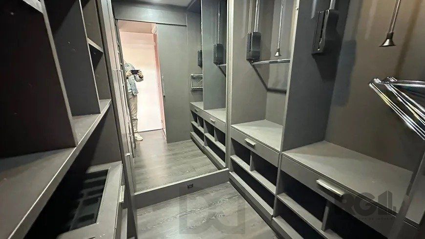 Apartamento 2 dormitórios, sendo 1 suíte, 77 m² de área privativa e 2 vaga(s) de garagem. Localizado na Rua Mario Antunes da Cunha, no bairro Petrópolis em Porto Alegre. — foto 30