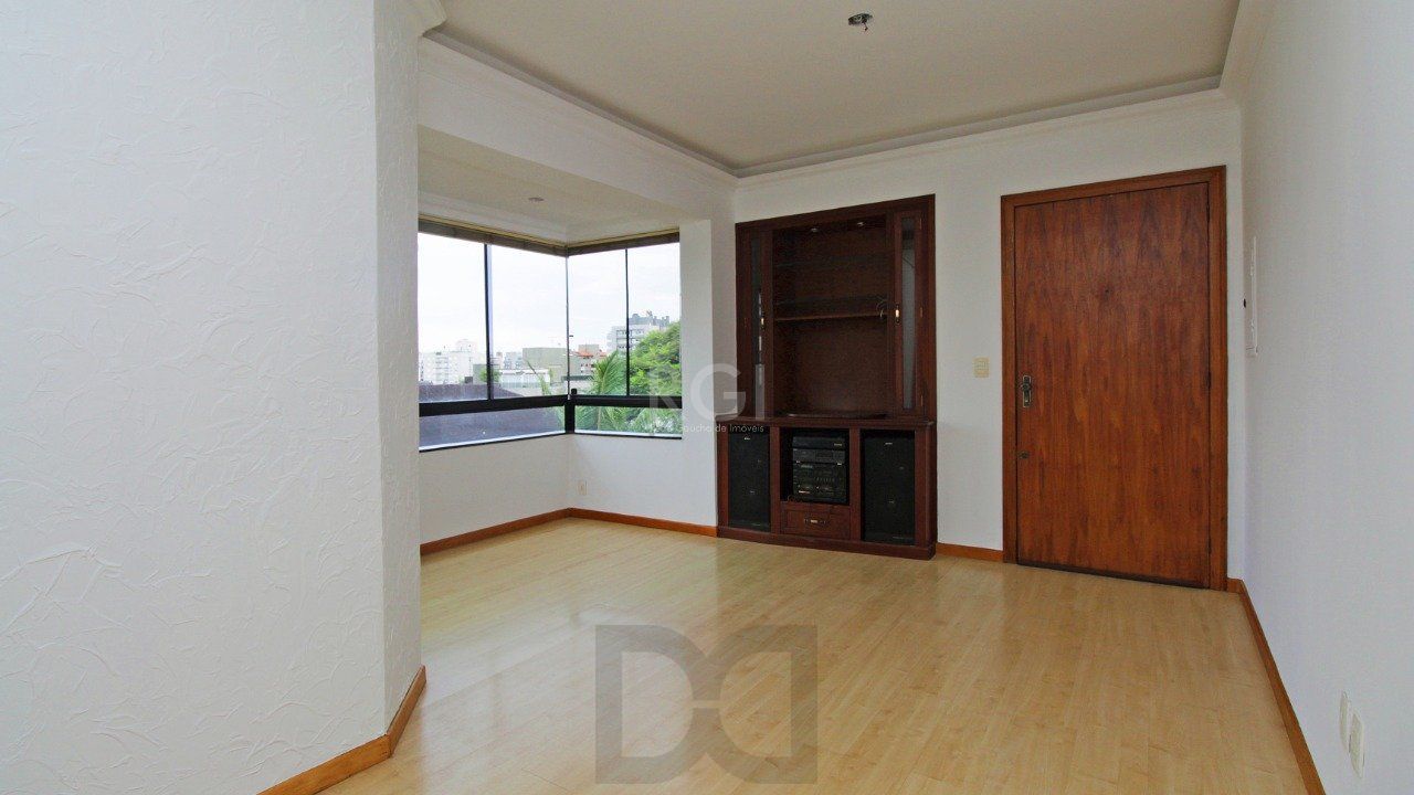 Apartamento de dois dormitórios e uma vaga de garagem na Rua Marcelo Gama, bairro Auxiliadora em Porto Alegre. — foto 6