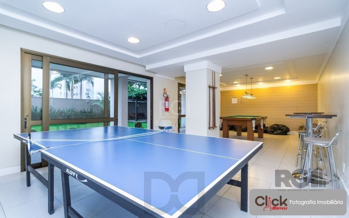 Vende apartamento desocupado, andar alto, mobiliado, living de dois ambientes, no Passo da Areia - Porto Alegre — foto 17
