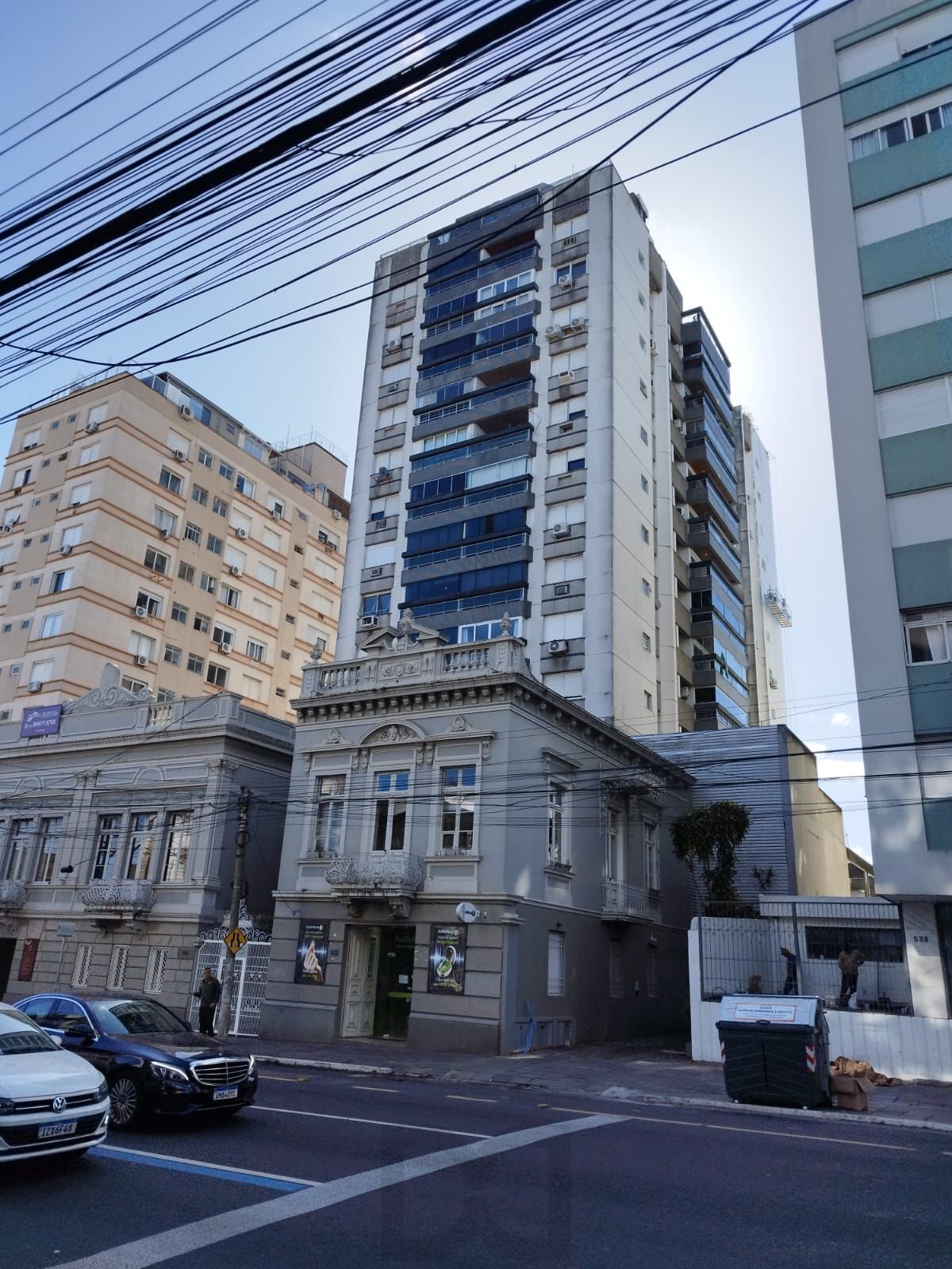 Apartamento 2 Dormitórios, 1 vaga Dupla de Garagem, Bairro Independência, Porto Alegre-RS — foto 1
