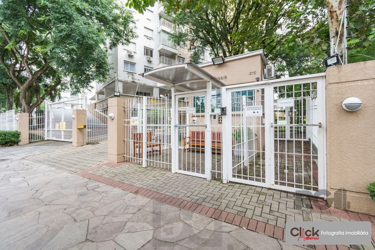 Apartamento 3 dormitórios, suíte, 2 vagas. Andar alto, vista para infraestrutura do condomínio. Semi-mobiliado. — foto 2