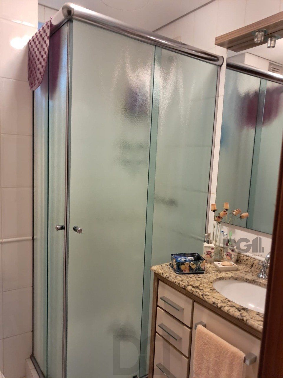 Apartamento de dois quartos, suíte e uma vaga de garagem no bairro Santana em Porto Alegre. — foto 51