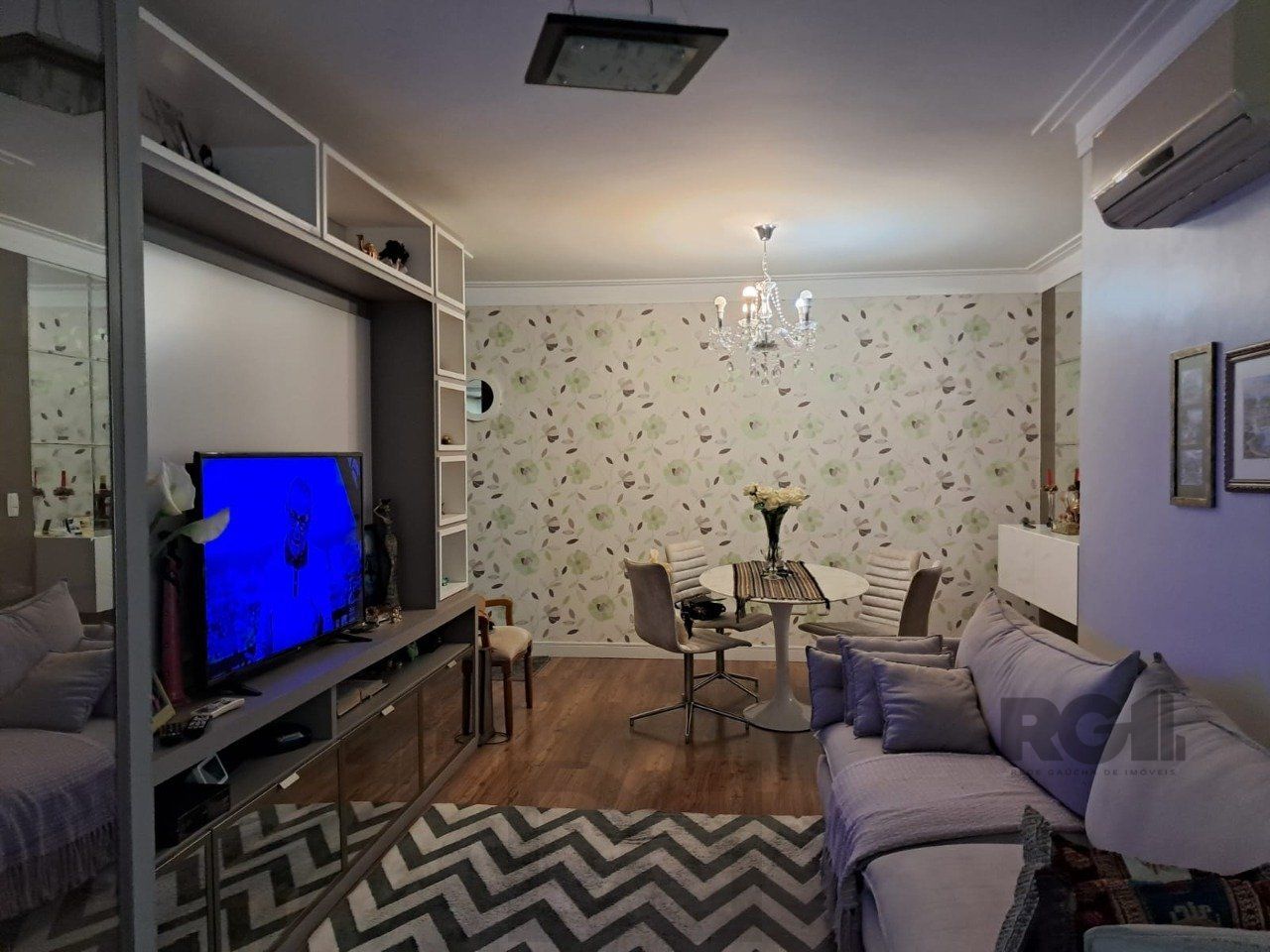 Apartamento de dois quartos, suíte e uma vaga de garagem no bairro Santana em Porto Alegre. — foto 26